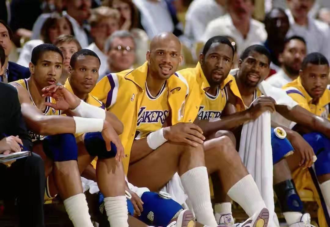 这正是三人 这正是三人